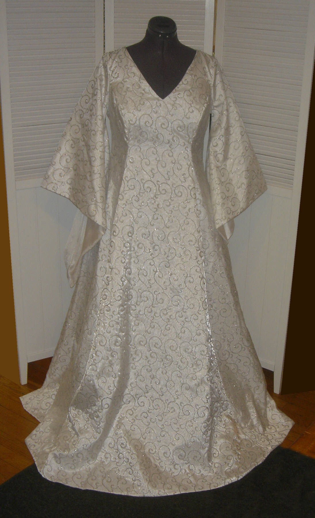 Classic Cotehardie Medieval Renaissance Wedding Gown